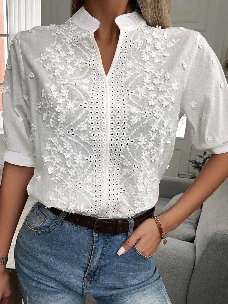 EB | Bluse mit Feinen Details Weiches Material Unbeschwert und Anmutig