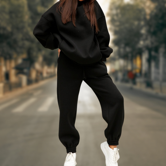 EB | Stilvolle und Trendige Hoodie- und Hosenanzug