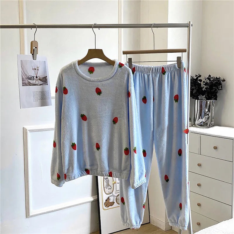 EB | Fleece Komfort Schlafanzug - Süß, warm und bequem in 7 trendigen Varianten