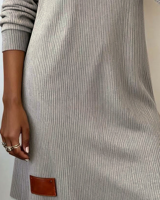 EB | Geschnittenes Kleid mit Langen Ärmeln und Kuschelkragen
