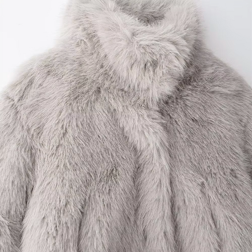 EB | Kurze Damenjacke aus elegantem veganem Kunstpelz