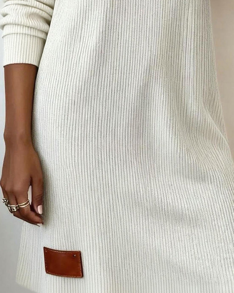 EB | Geschnittenes Kleid mit Langen Ärmeln und Kuschelkragen