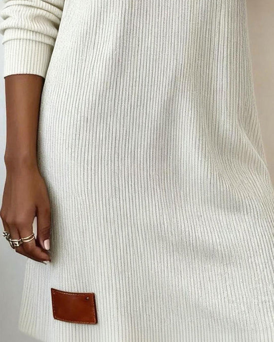 EB | Geschnittenes Kleid mit Langen Ärmeln und Kuschelkragen
