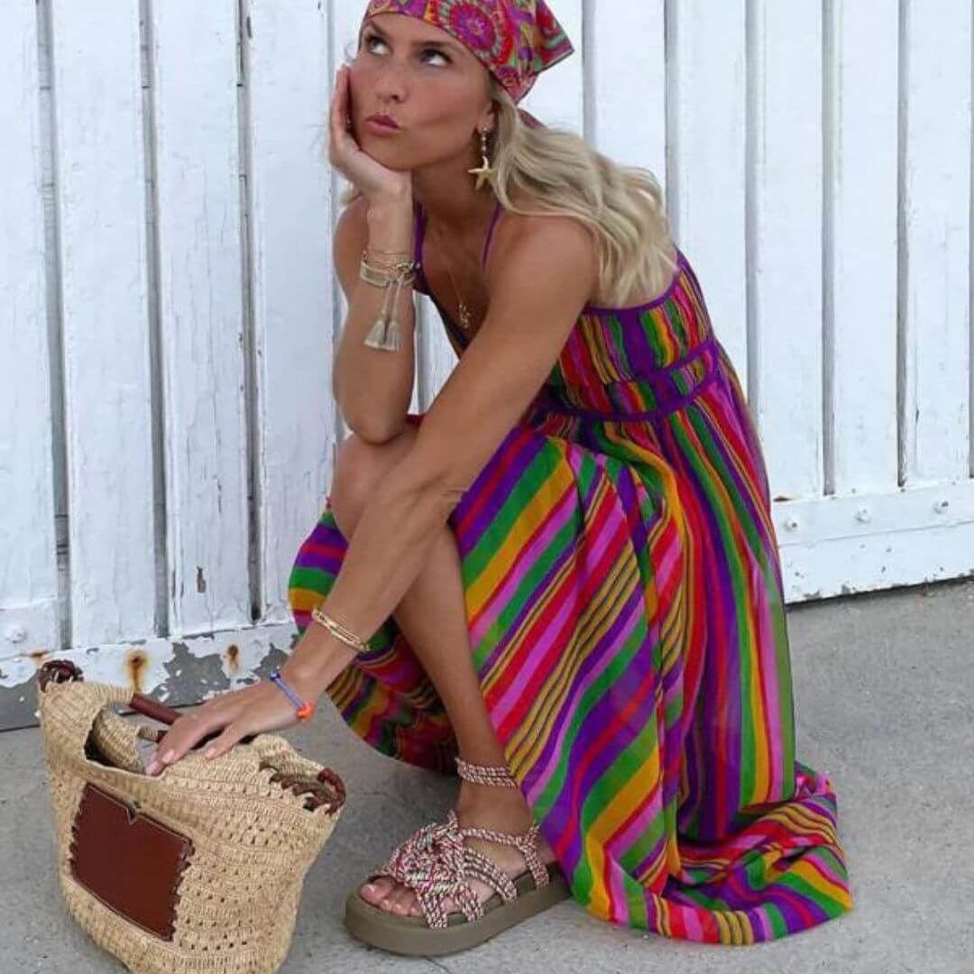 EB | Vibrant Gestreiftes Maxikleid mit Taillenbetonung