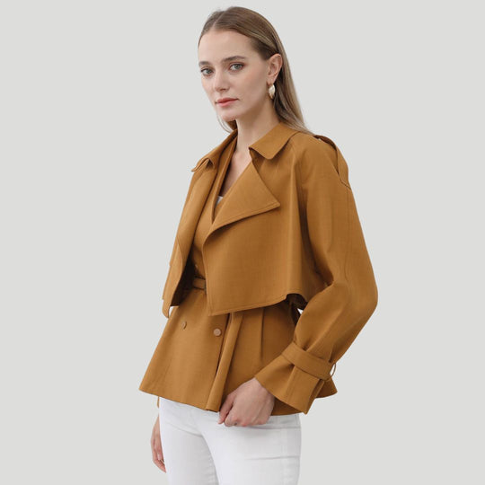 EB | Peplum-Jacke mit auffälligem Kragen und tailliertem Design