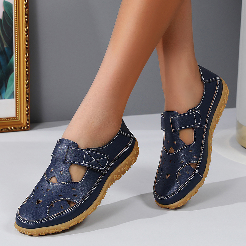 Bequeme Sommerschuhe mit Klettverschluss und Lochmuster EB