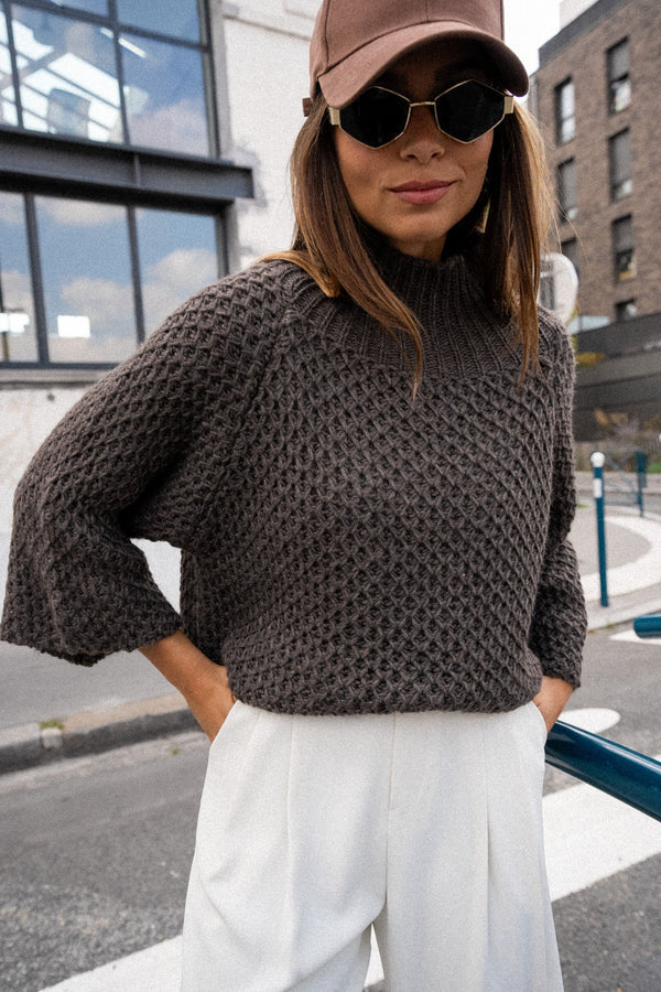 EB | Gemütlicher brauner kurzärmeliger Kaschmirrollkragenpullover Ideal für den Winter