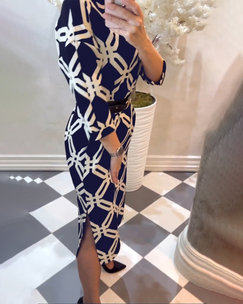 EB | Kleid mit Geometrischem Print und Seitlichem Schlitz