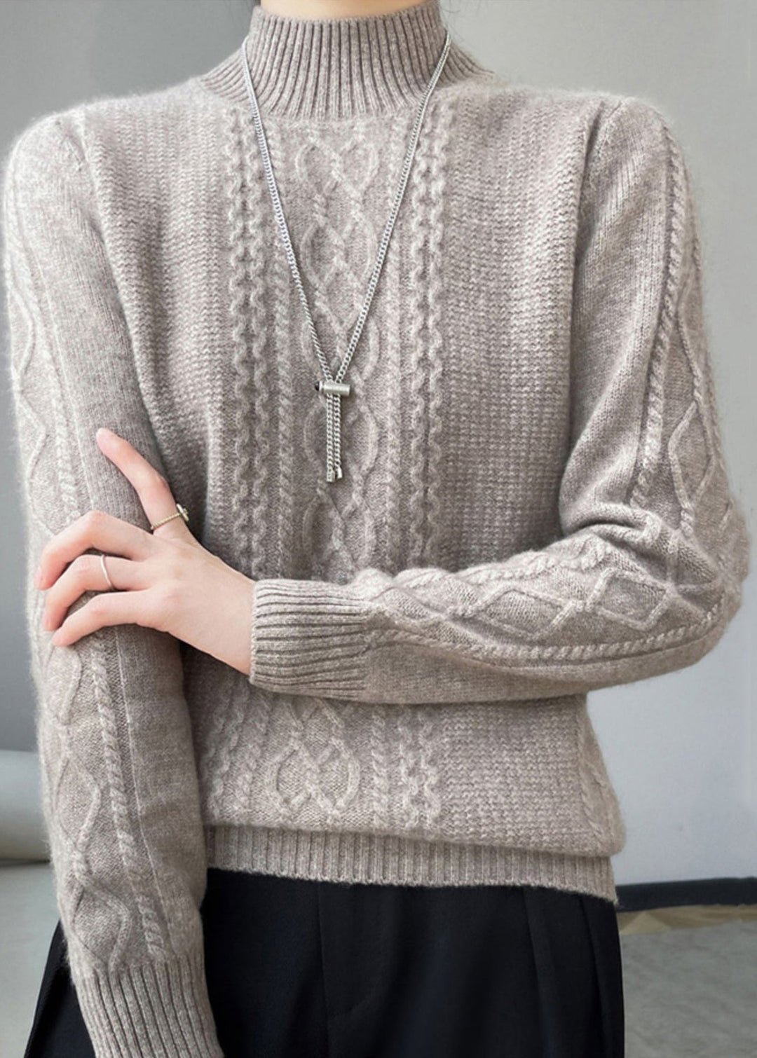 EB | Gemütlicher Hoher Kragen Zopfmuster Pullover Ideal für den Winter