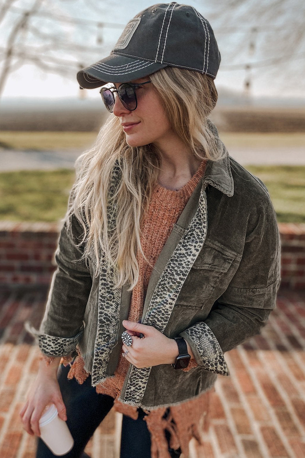 EB | Samtjacke mit Tierdruck Details Stilvoll und Einzigartig Ideal für Den Alltag