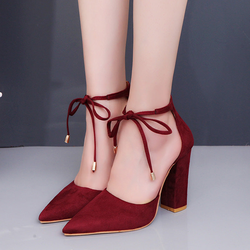 Damen nan spitz zulaufende Pumps mit Knöchelband zum Binden und skulpturellem Blockabsatz EB