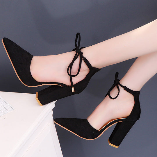 Damen nan spitz zulaufende Pumps mit Knöchelband zum Binden und skulpturellem Blockabsatz EB