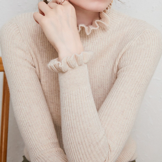 EB | Bequemer Rollkragen Strickpullover mit Zarten Rüschendetails