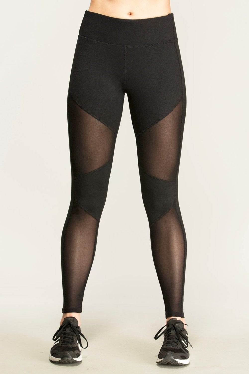 Damen Sportliches Outfit mit einzigartigem Cut-Out Design EB