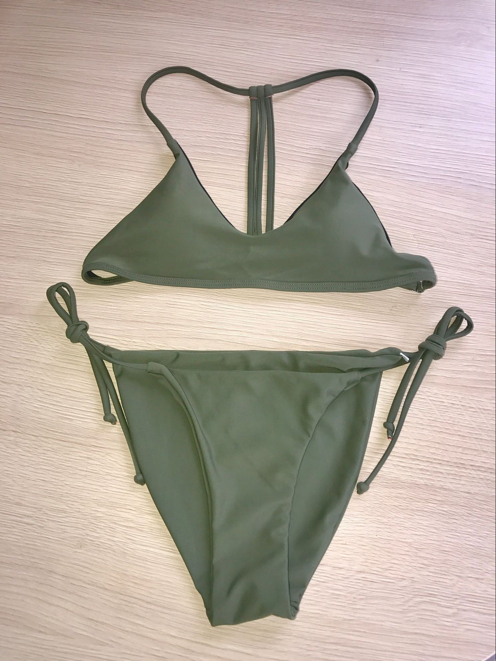 Damen Bikini-Set mit verstellbaren Trägern und seitlichen Bindebändern EB