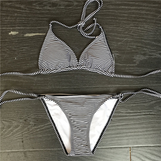 Damen Triangel-Bikini-Set mit klassischem Streifenmuster EB