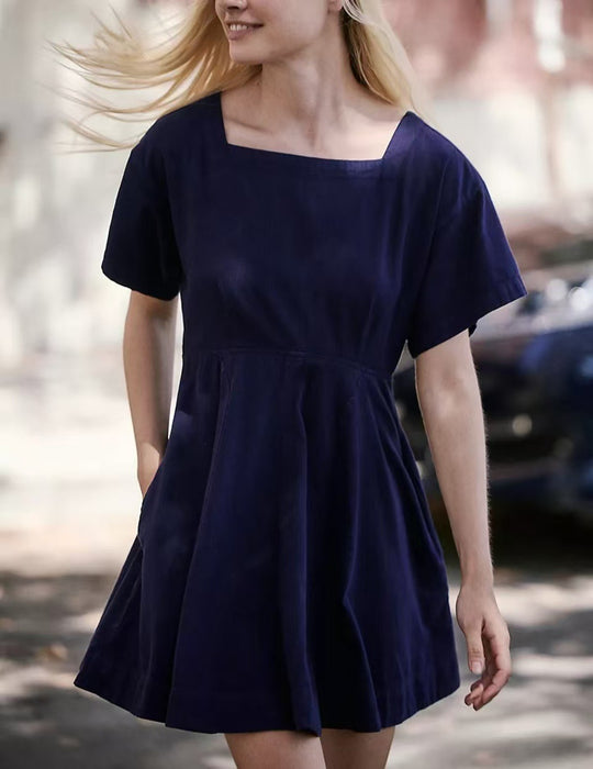 EB | Freizeitkleid mit quadratischem Ausschnitt und Knöpfen