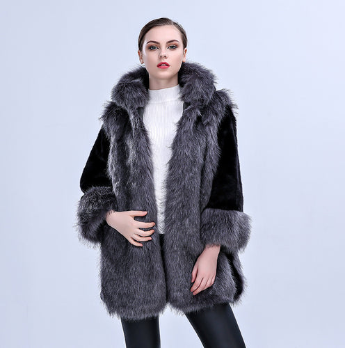 Damen Eleganter Kunstpelz-Mantel mit voluminösem Kragen und seitlichen Taschen EB