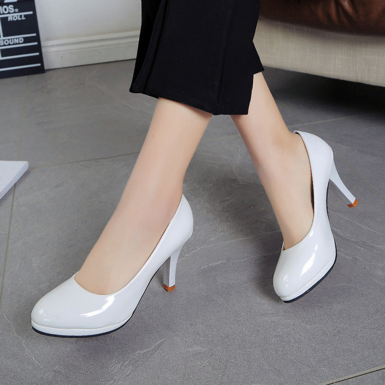 Damen Hochglanz Pumps mit komfortabel geformtem Fußbett und elegantem Blockabsatz EB