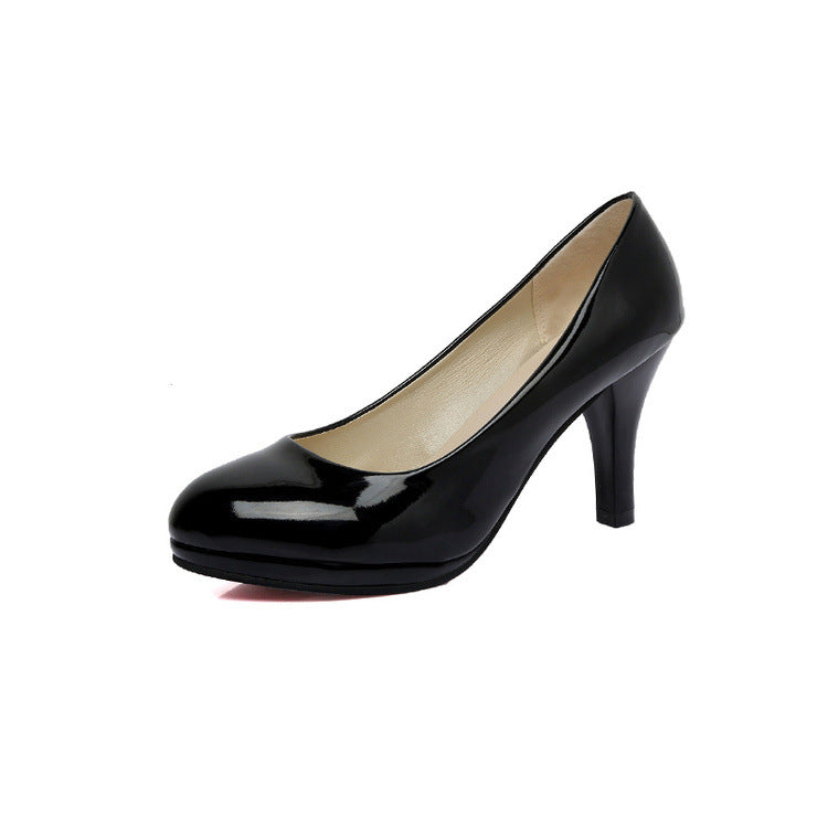 Damen Hochglanz Pumps mit komfortabel geformtem Fußbett und elegantem Blockabsatz EB