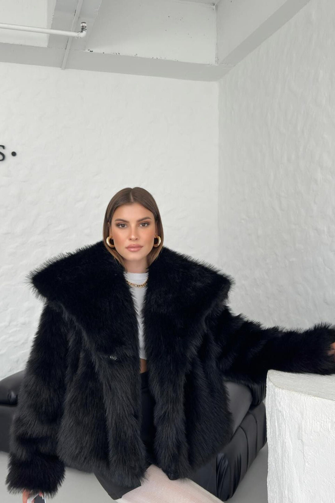 EB | Faux-Fur-Schalkragenjacke