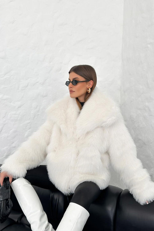 EB | Faux-Fur-Schalkragenjacke