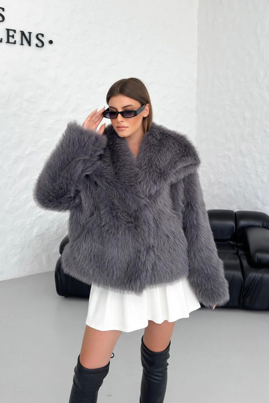 EB | Faux-Fur-Schalkragenjacke