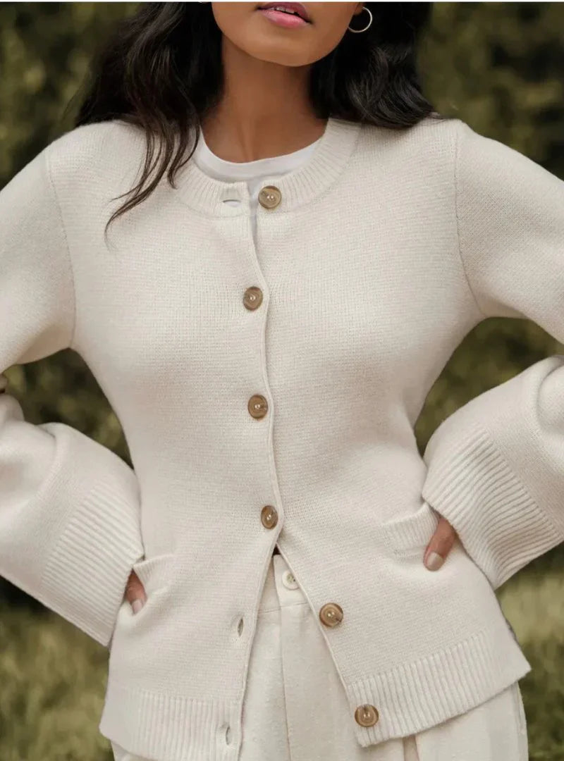 EB | Warme Winterstrickjacke mit Englischer Eleganz für Damen