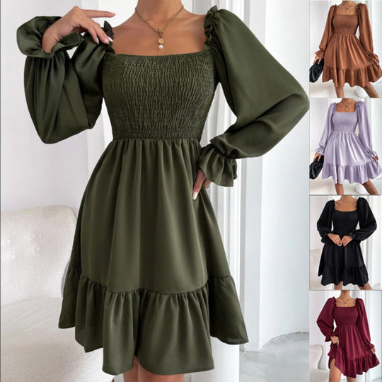EB | Paralleles Krepp genähtes Kleid mit Rüschensaum