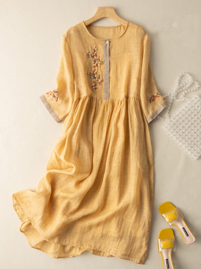 EB | Besticktes Kleid aus Baumwolle