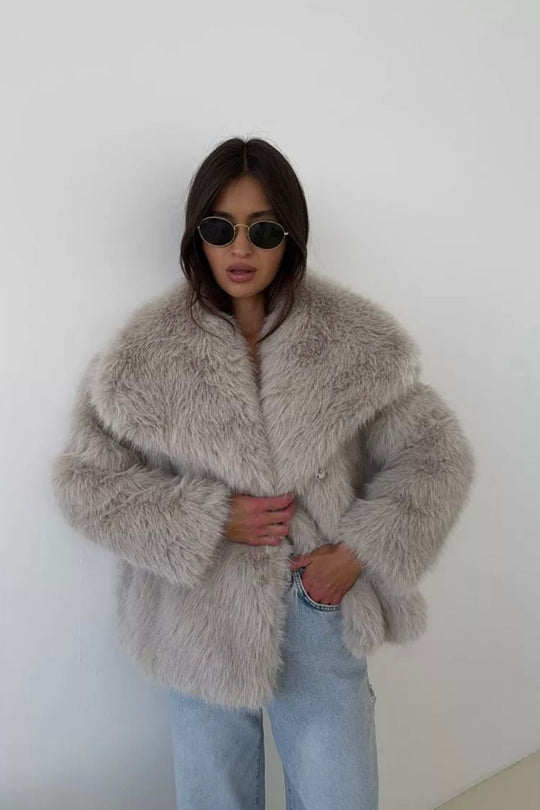 EB | Faux-Fur-Schalkragenjacke