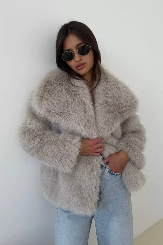 EB | Faux-Fur-Schalkragenjacke