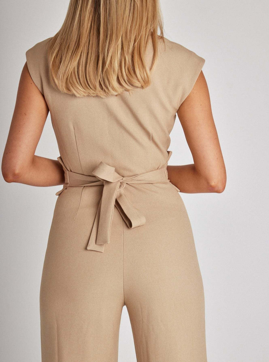 EB | Klassischer Eleganter Jumpsuit