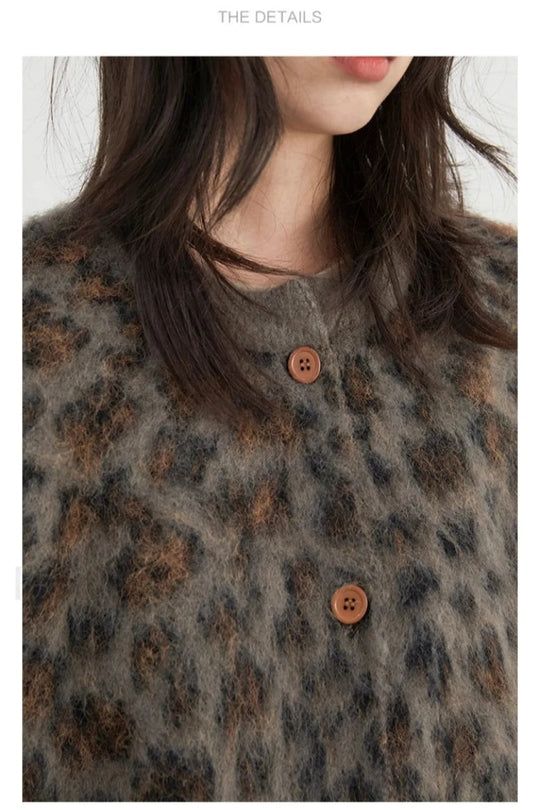 EB | Strickjacke mit Leopardenmuster und einreihiger Knopfleiste