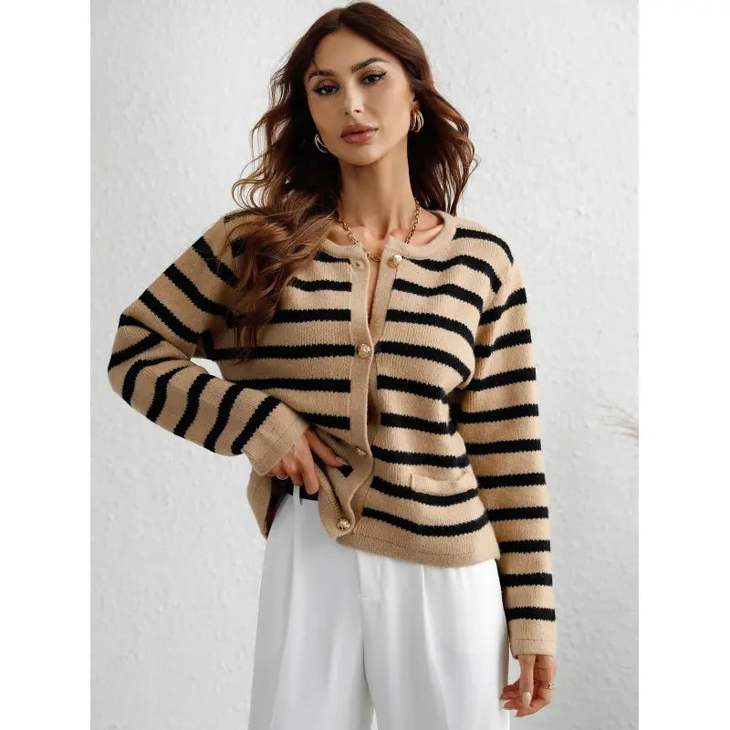 EB | Gemütlicher Grobstrickpullover mit Knopfblende und Seitentaschen