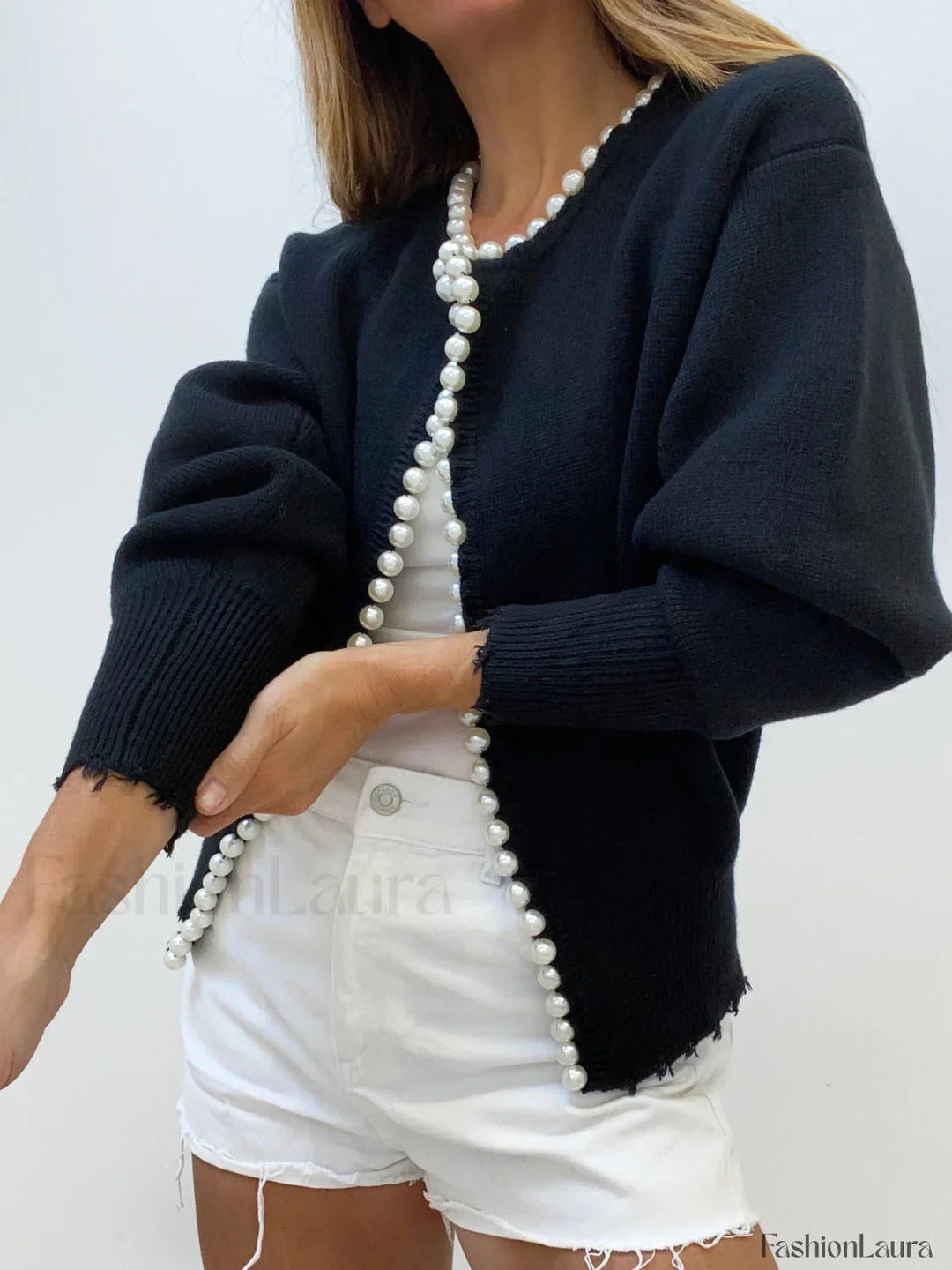 EB | Strickjacke mit Perlenverzierungen und Fransigem Saum