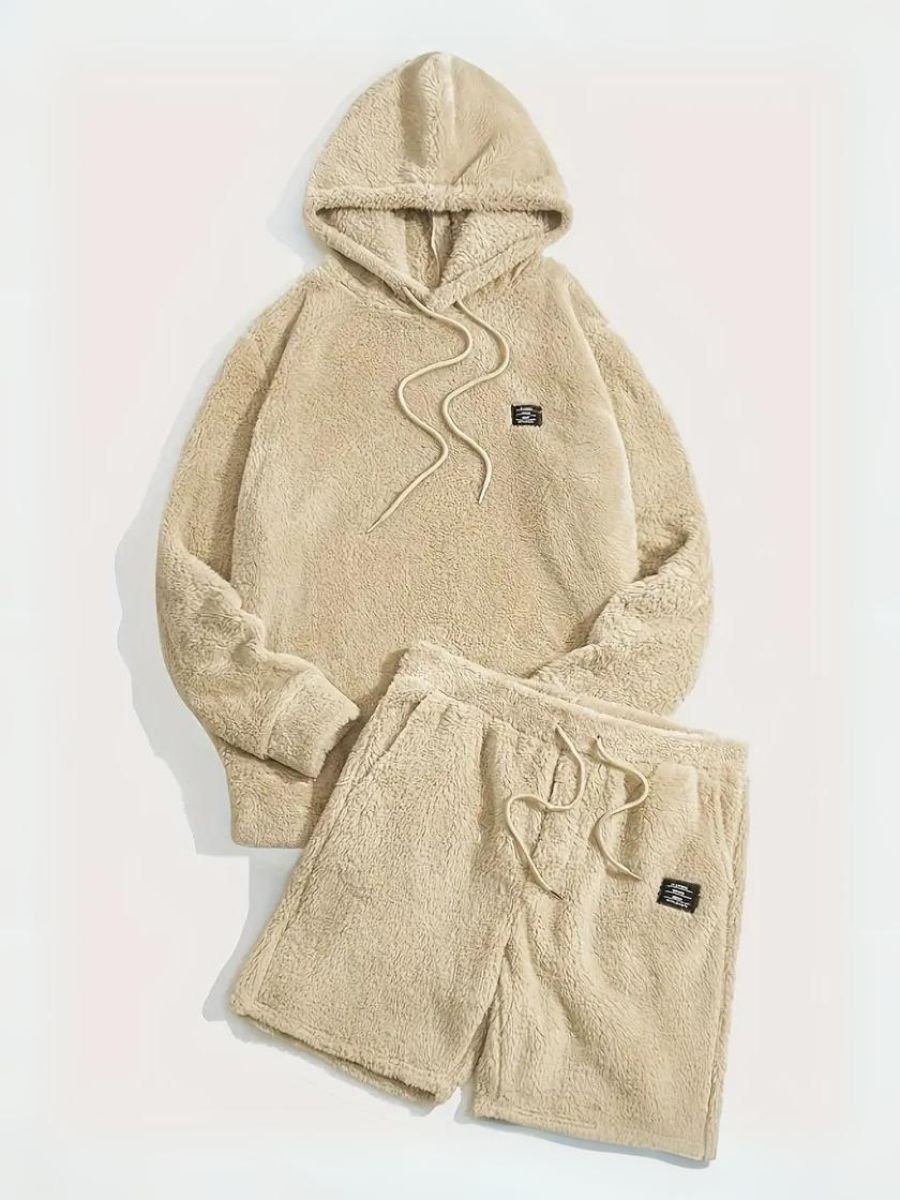 EB | Fluffy Hoodie und Shorts