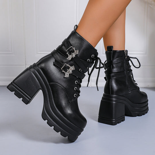 Damen Chunky Stiefel mit dekorativen Riemen und robustem Profil EB