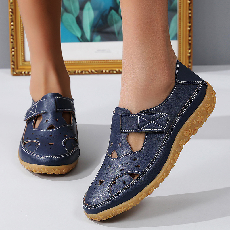 Bequeme Sommerschuhe mit Klettverschluss und Lochmuster EB