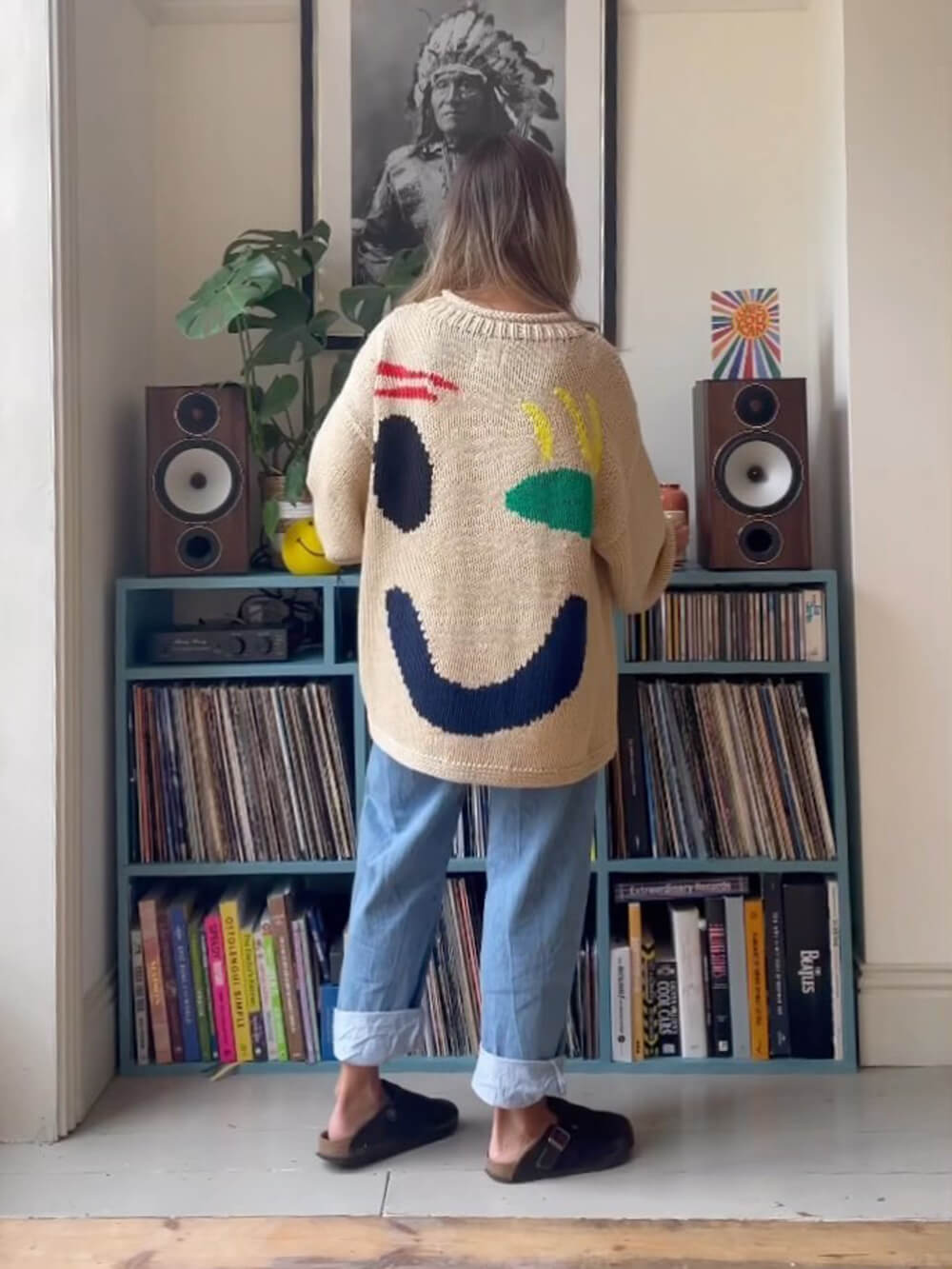 EB | Strickpullover Im Künstlerstil - Gemütlicher Freizeit-Jumper mit Abstraktem Gesichtsmuster