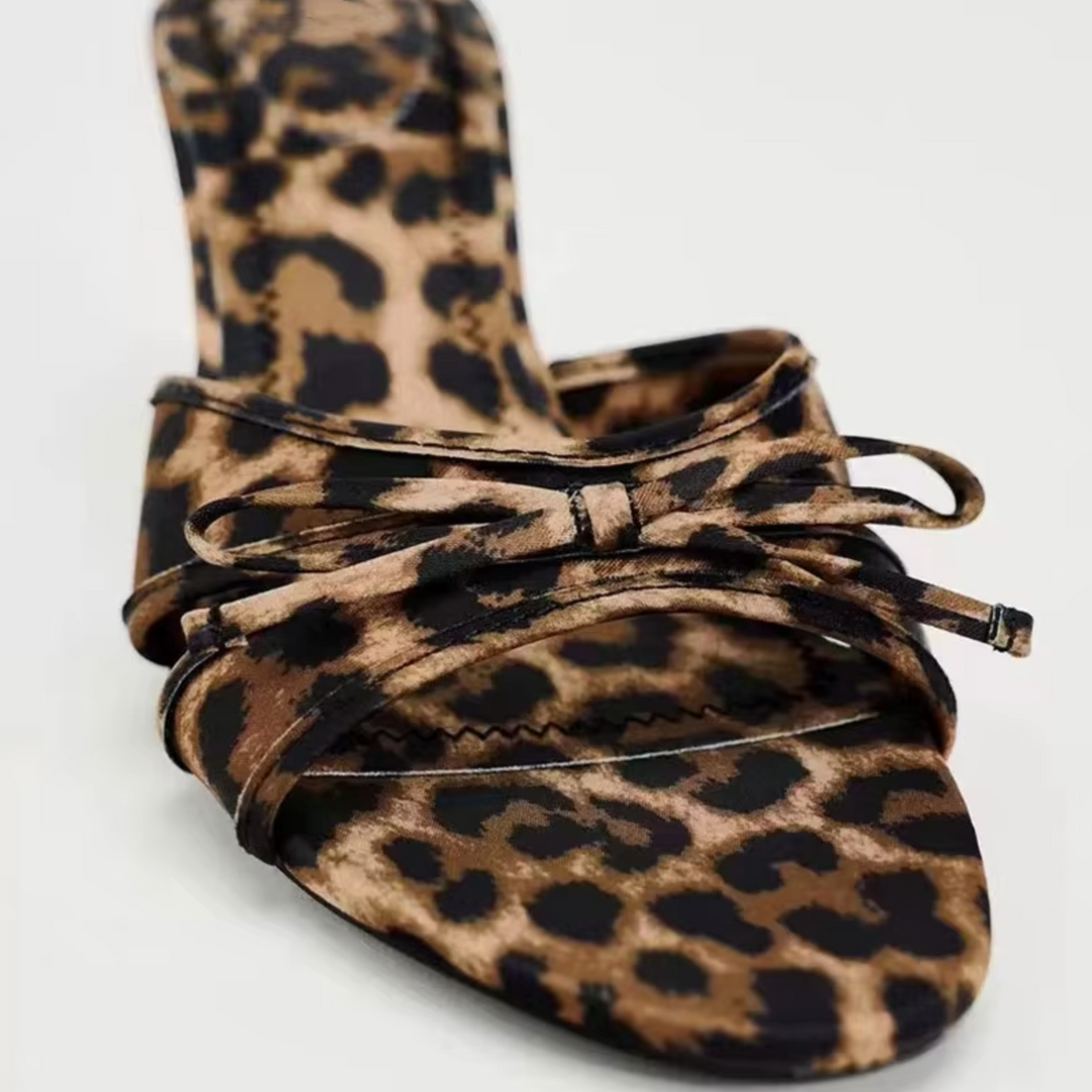 EB | High-Heeled Slippers mit Leopardenmuster