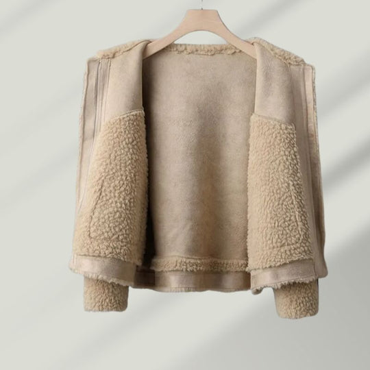 EB | Calvay Mantel