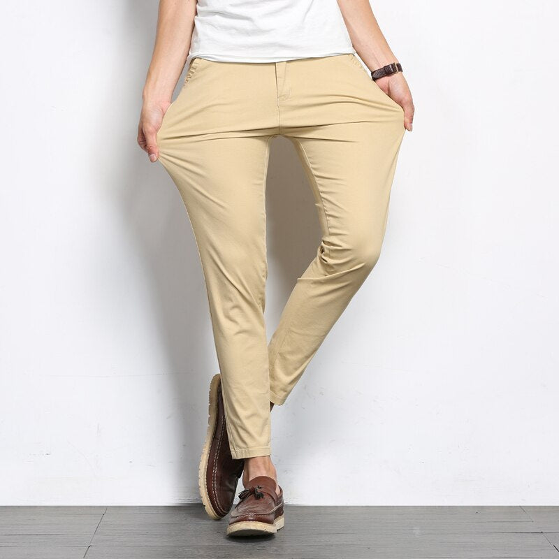 EB – Schöne moderne Chinos