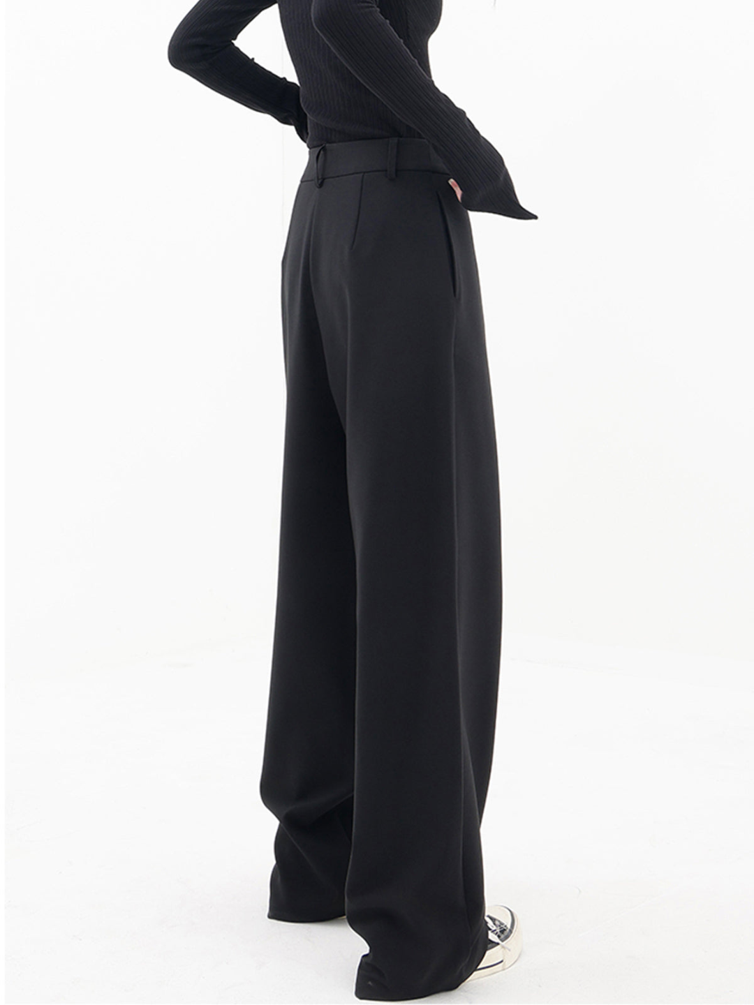 EB | Asymmetrische Baggy-Hose