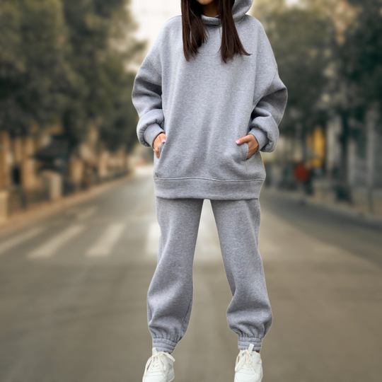 EB | Stilvolle und Trendige Hoodie- und Hosenanzug