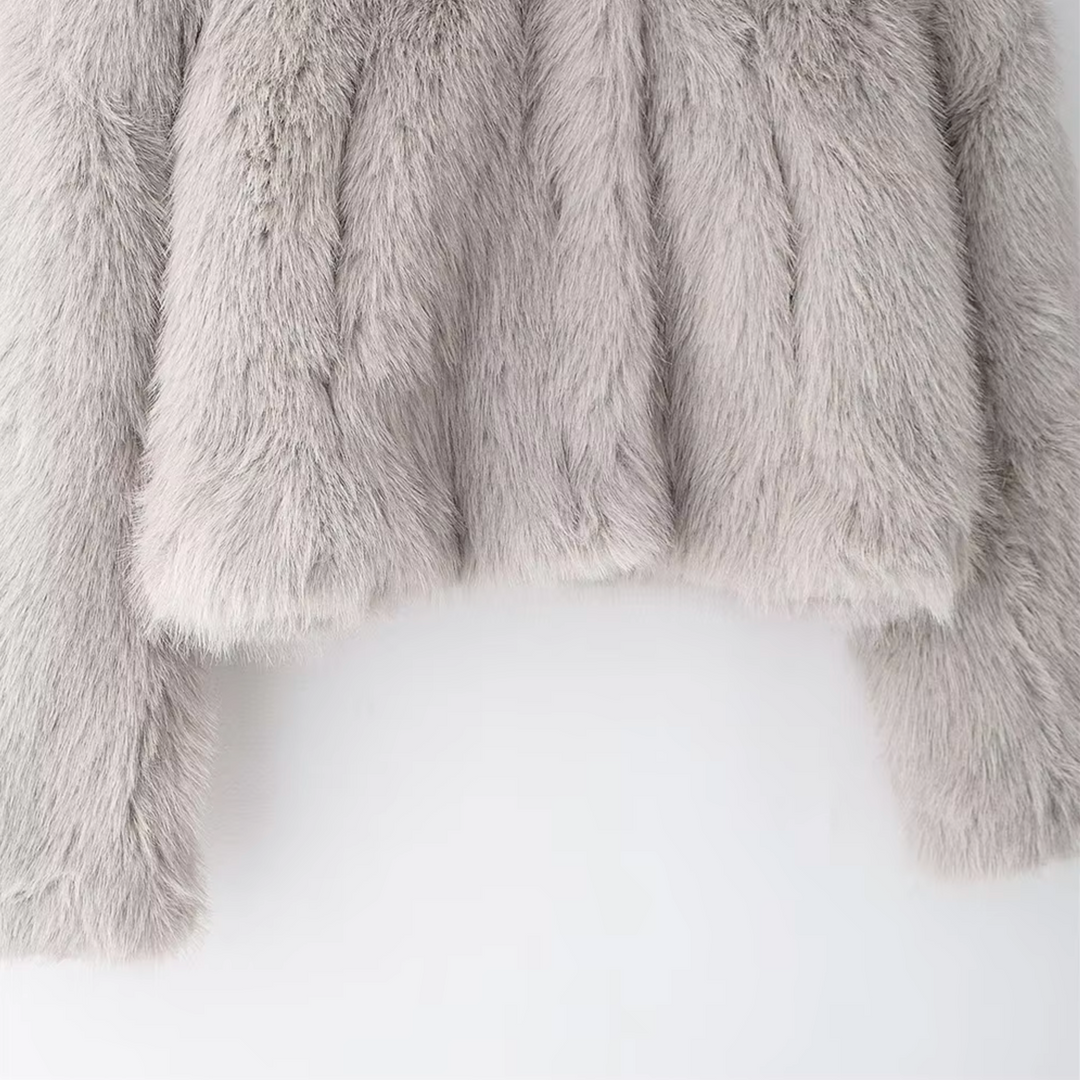 EB | Kurze Damenjacke aus elegantem veganem Kunstpelz