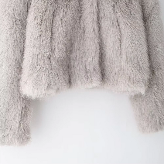 EB | Kurze Damenjacke aus elegantem veganem Kunstpelz