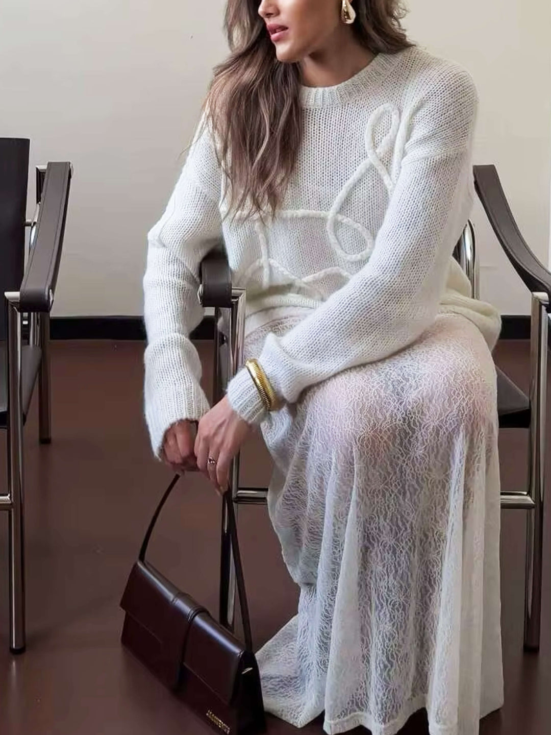EB | Oversize-Pullover mit eleganten Stickereien