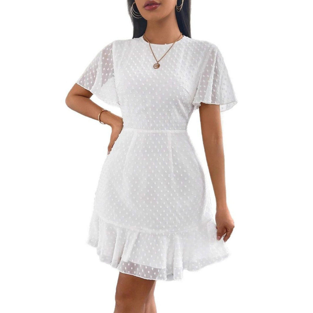 EB | Dreidimensionales Kleid mit Rüschenrand und Punkten