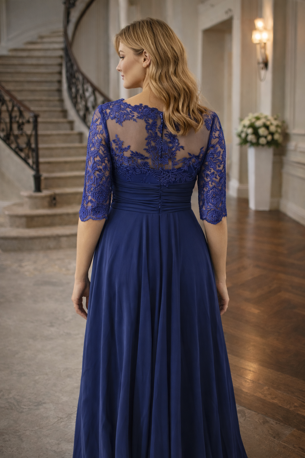 Damen Elegantes Abendkleid mit floralen Spitzenakzenten und schwingendem Rock EB